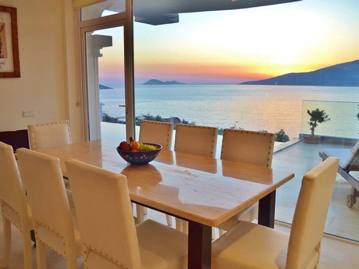 Image No.1-4 Bed Villa / Detached for sale