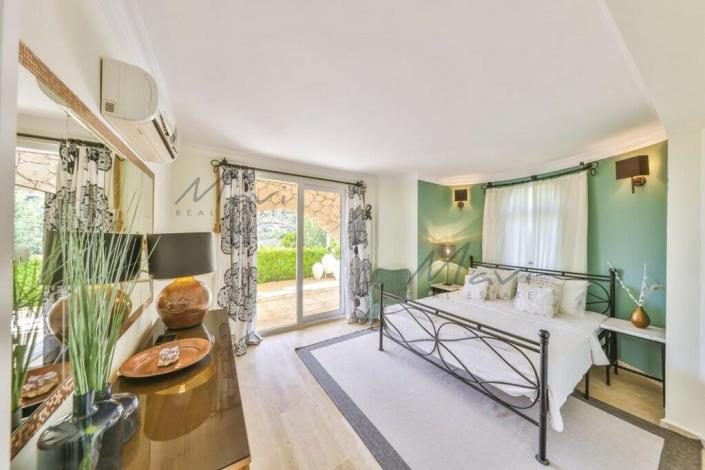 Image No.13-5 Bed Villa / Detached for sale