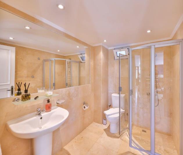 Image No.24-5 Bed Villa / Detached for sale