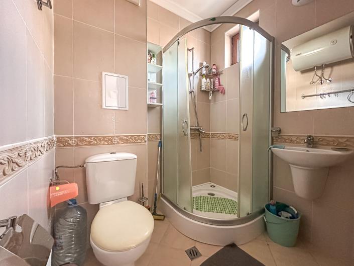 Image No.11-3 Bed Property for sale