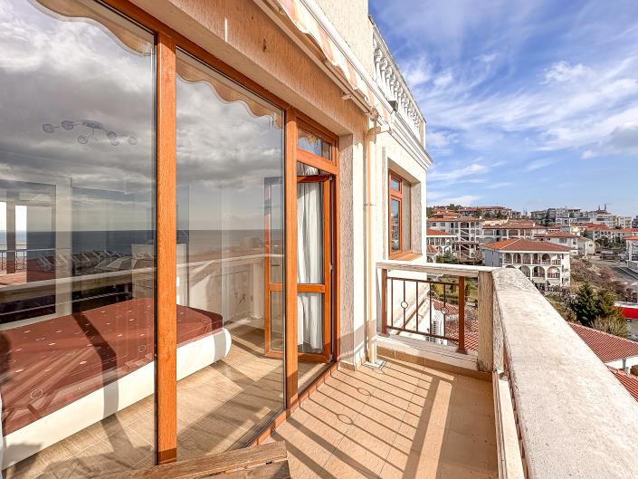 Image No.13-3 Bed Property for sale