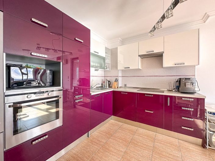 Image No.3-3 Bed Property for sale