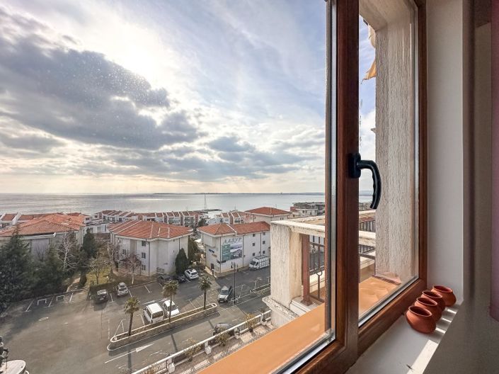 Image No.8-3 Bed Property for sale