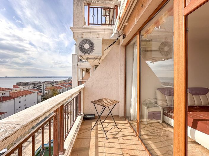 Image No.10-3 Bed Property for sale