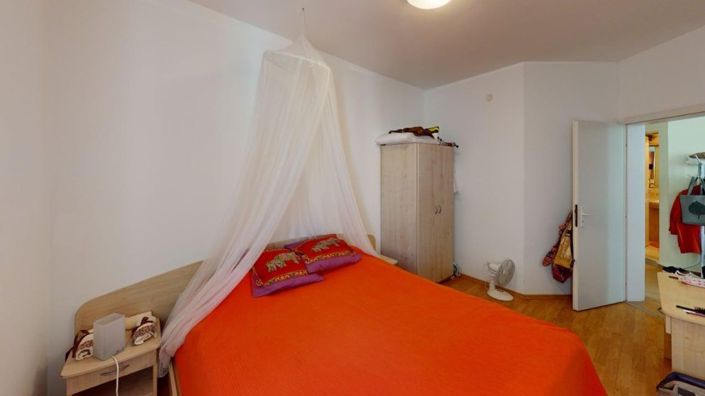 Image No.7-2 Bed Property for sale