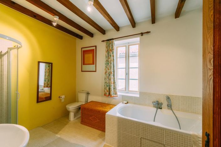 Image No.17-5 Bed Property for sale