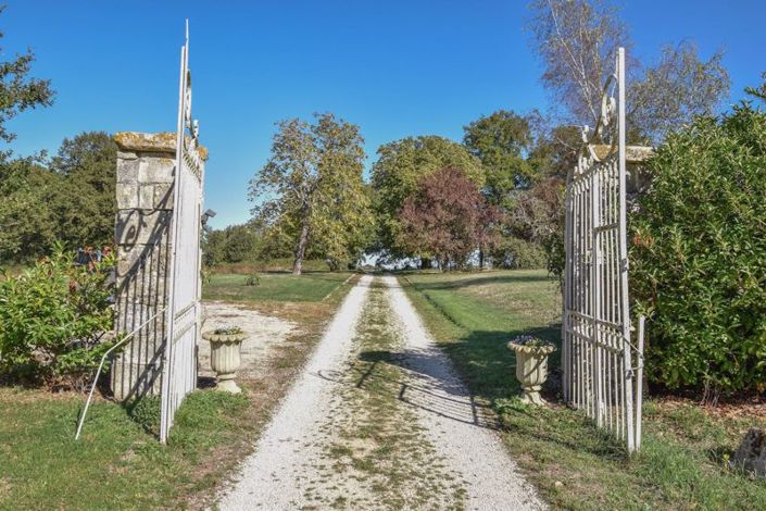 Image No.43-9 Bed House for sale