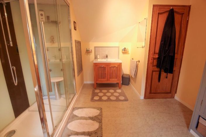 Image No.17-4 Bed House for sale