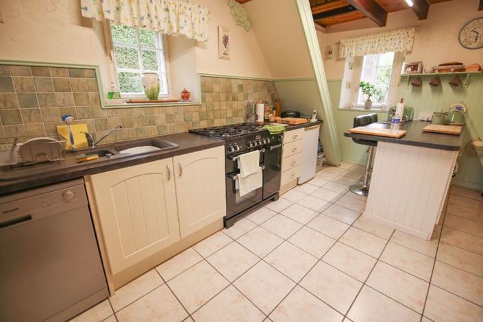 Image No.7-4 Bed House for sale