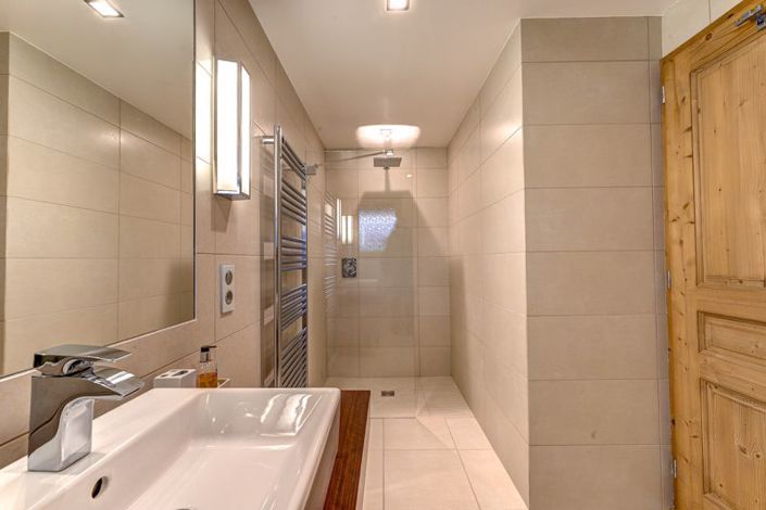 Image No.17-5 Bed Chalet for sale