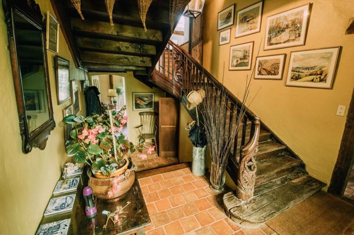 Image No.10-6 Bed Property for sale