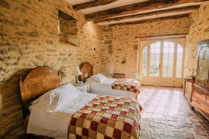 Image No.12-6 Bed Property for sale