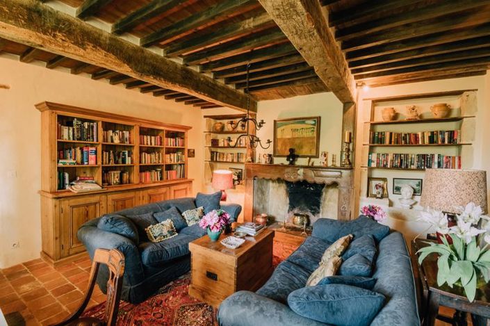 Image No.3-6 Bed Property for sale