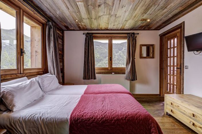 Image No.16-7 Bed Chalet for sale