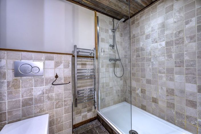 Image No.18-7 Bed Chalet for sale