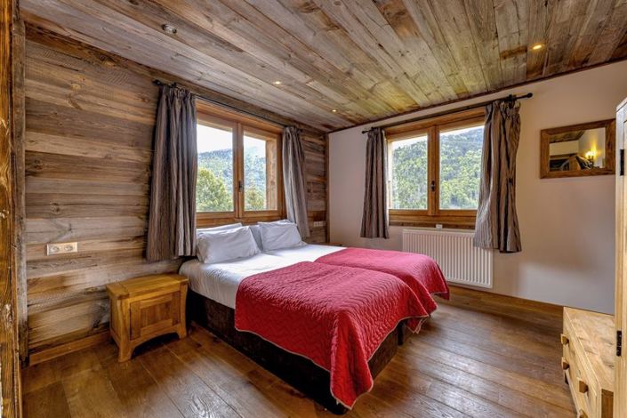 Image No.26-7 Bed Chalet for sale