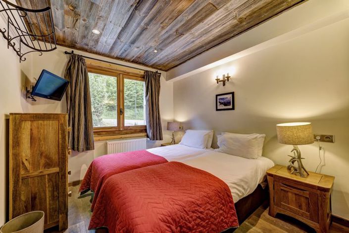 Image No.27-7 Bed Chalet for sale