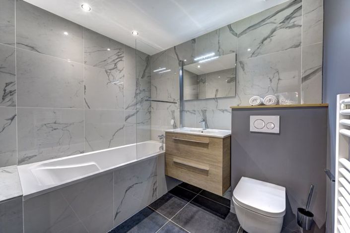 Image No.18-4 Bed Chalet for sale