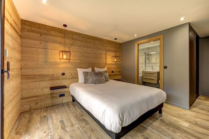 Image No.19-4 Bed Chalet for sale