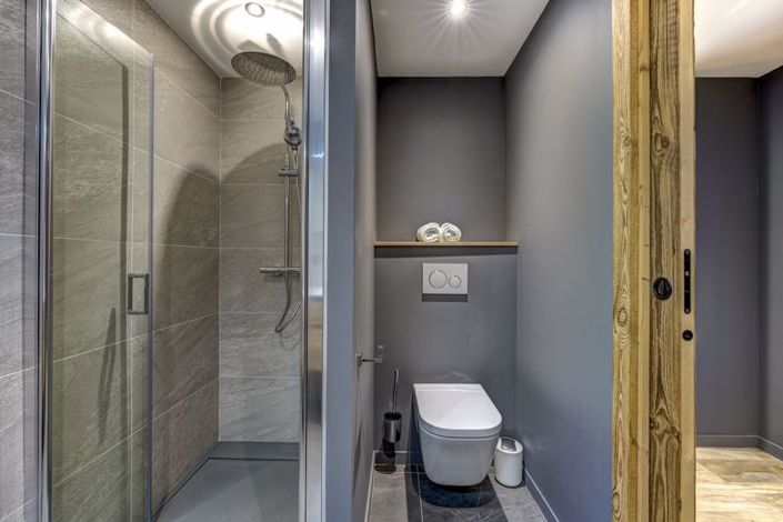 Image No.33-4 Bed Chalet for sale