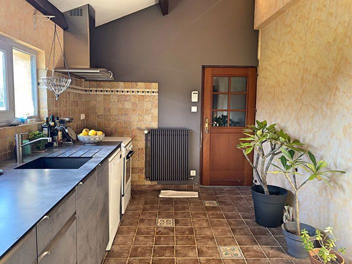 Image No.8-3 Bed House for sale