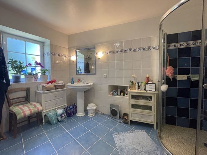 Image No.12-5 Bed House for sale