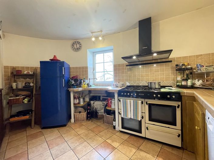 Image No.8-5 Bed House for sale