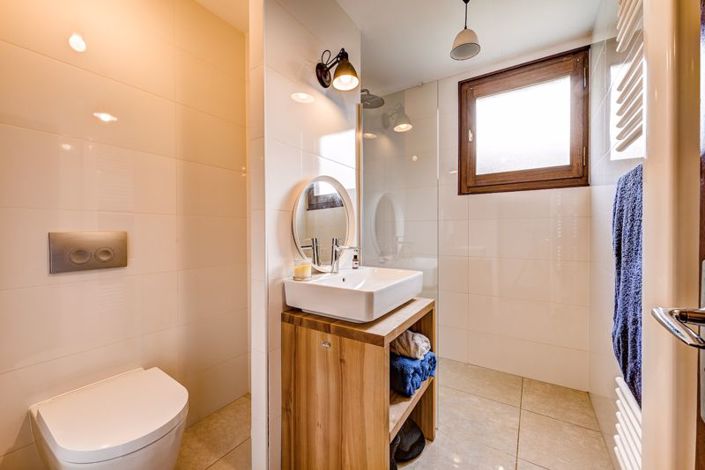 Image No.18-4 Bed Chalet for sale