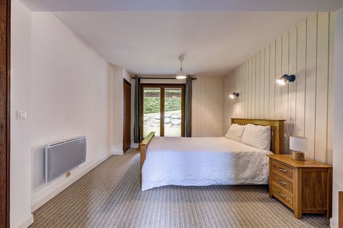 Image No.19-4 Bed Chalet for sale