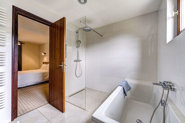 Image No.20-4 Bed Chalet for sale