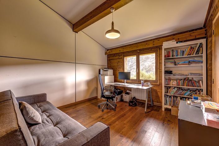 Image No.11-4 Bed Chalet for sale