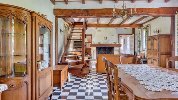 Image No.2-4 Bed House for sale