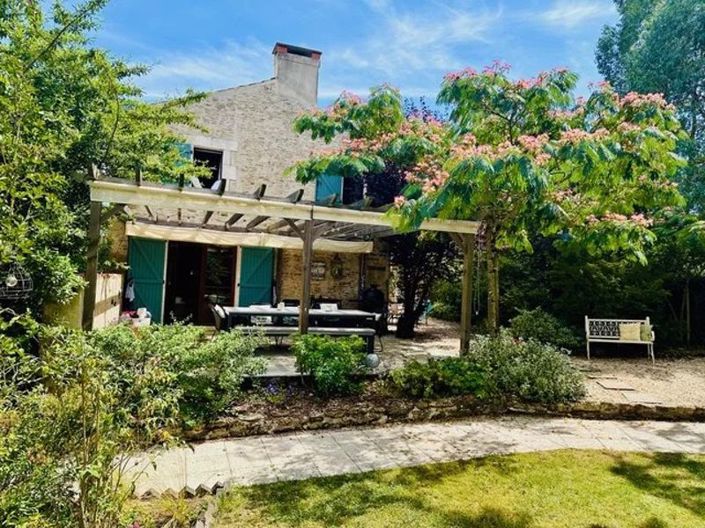 Image No.1-4 Bed House for sale