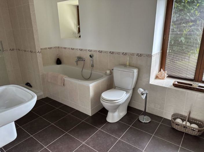 Image No.17-3 Bed House for sale