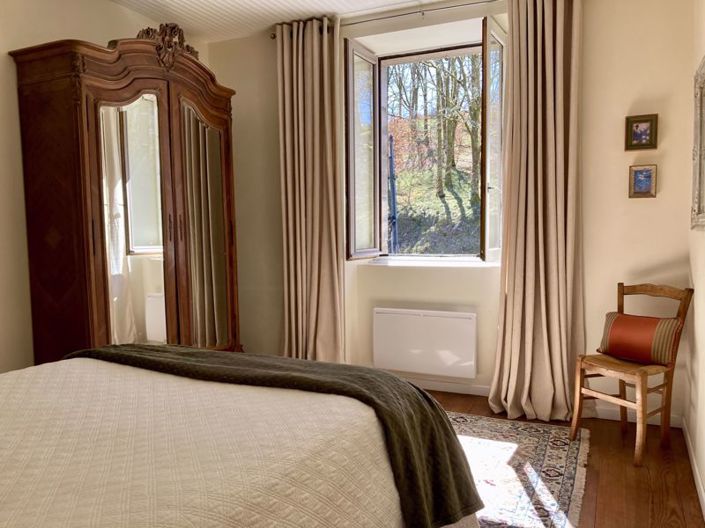 Image No.29-4 Bed Farmhouse for sale