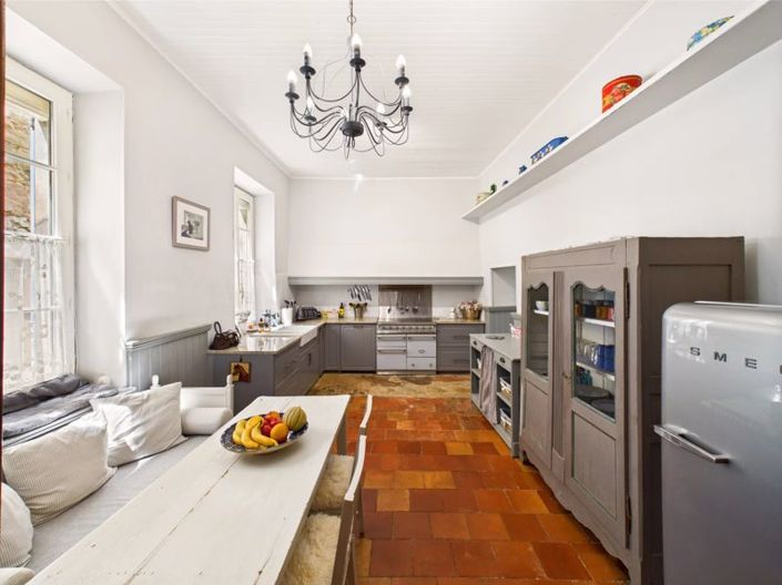 Image No.3-8 Bed Townhouse for sale