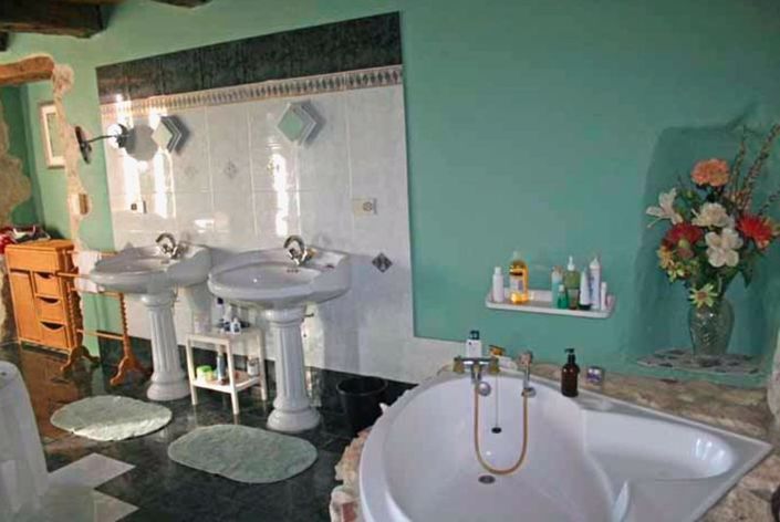 Image No.15-4 Bed Country House for sale