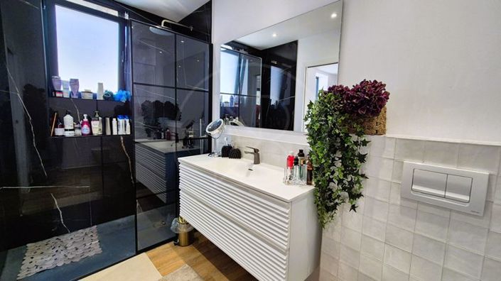 Image No.6-3 Bed House for sale