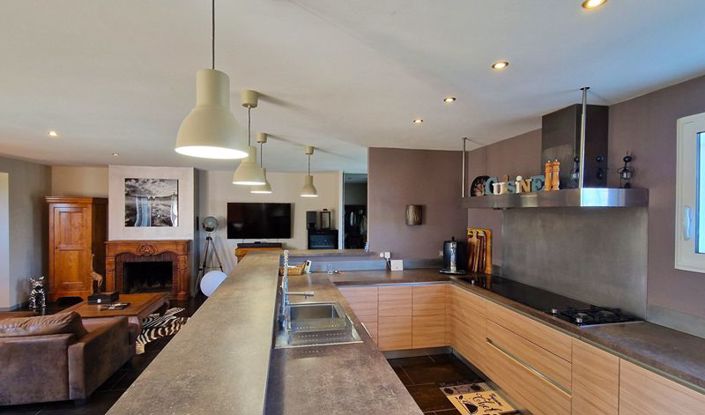 Image No.2-6 Bed Villa for sale