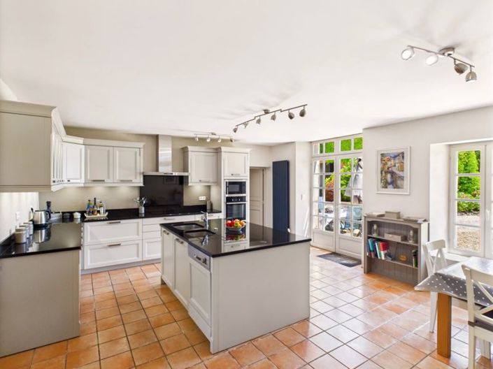 Image No.2-5 Bed House for sale