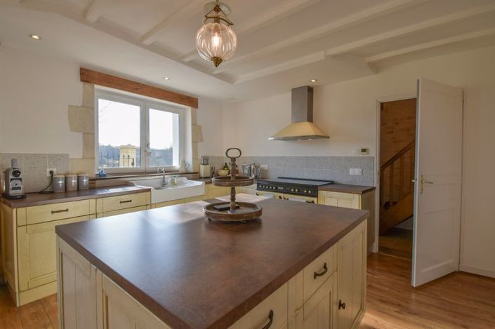 Image No.10-3 Bed House for sale