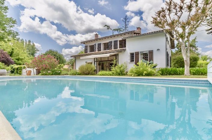 Image No.1-6 Bed Property for sale