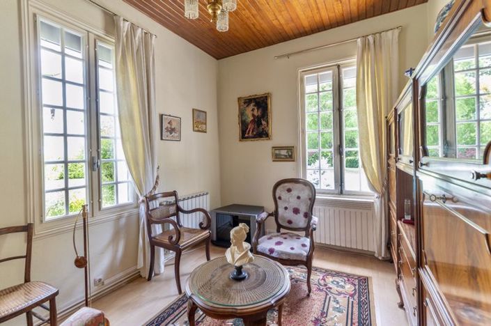 Image No.13-6 Bed Property for sale