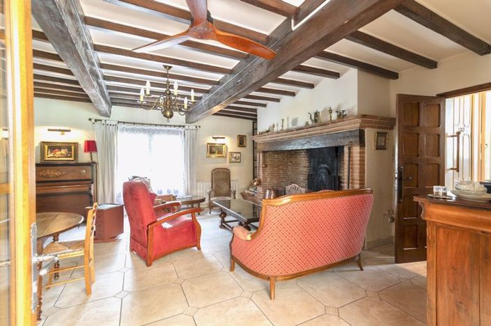 Image No.11-6 Bed Property for sale