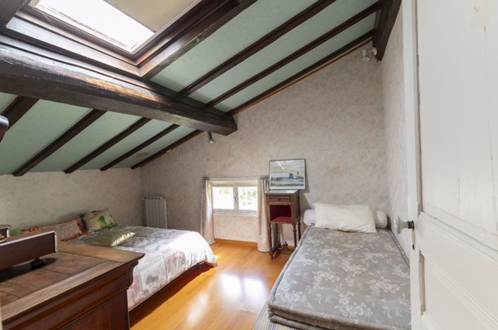 Image No.24-6 Bed Property for sale