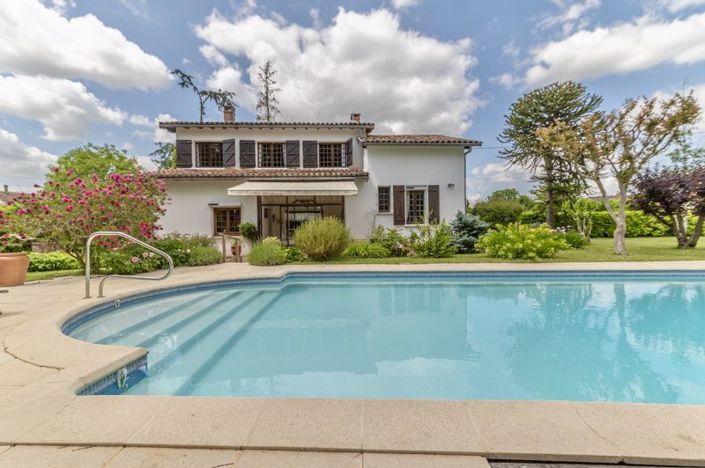 Image No.25-6 Bed Property for sale