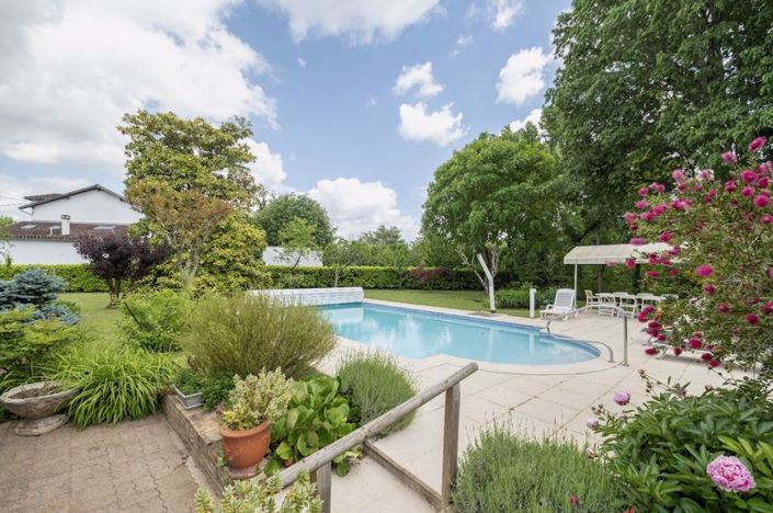 Image No.6-6 Bed Property for sale