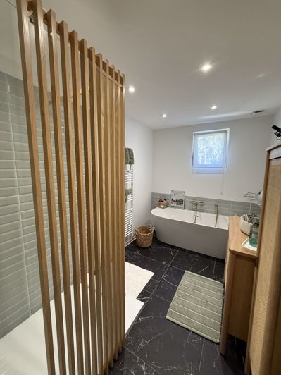 Image No.14-4 Bed Property for sale