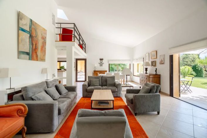 Image No.2-7 Bed House for sale