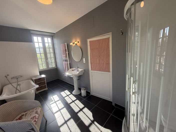 Image No.25-4 Bed House for sale